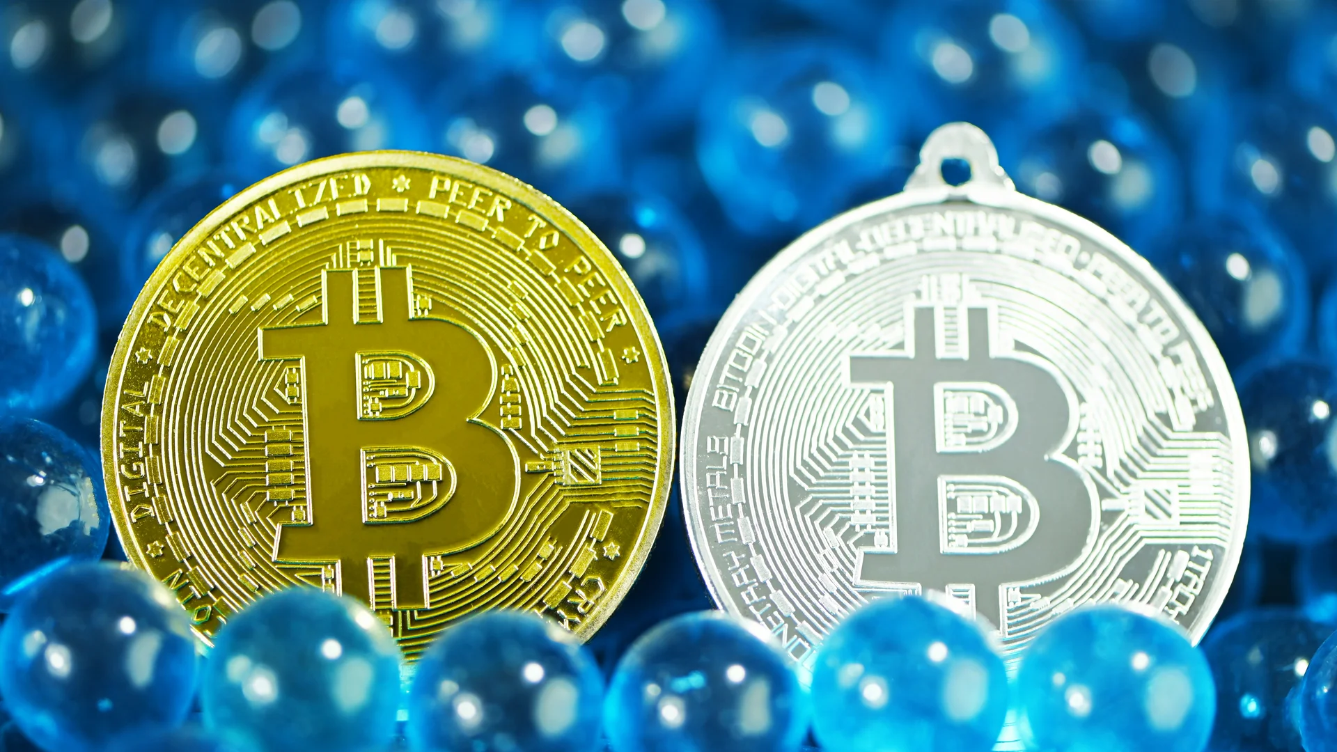 Bitcoin Holds Above $75,000 as Spot ETF Inflows Near $1 Billion in a Week