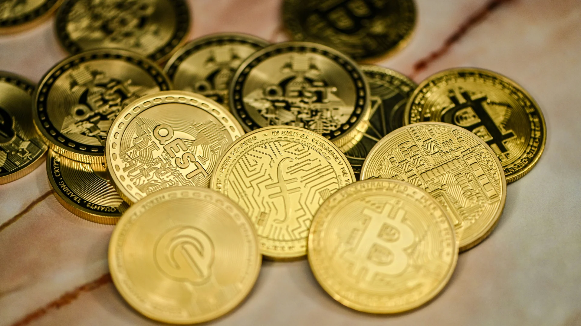 HYPE Token Climbs 80% as Hyperliquid Fees Slip and Capital Exits