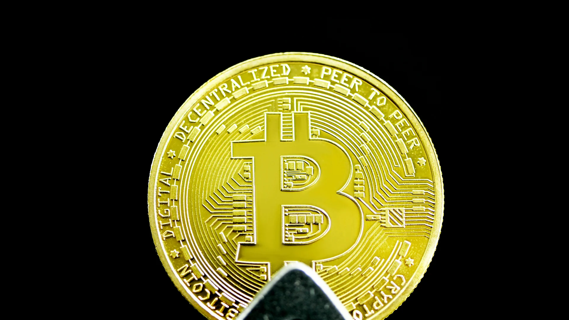 Charles Schwab Launches Bitcoin, Ethereum Trading