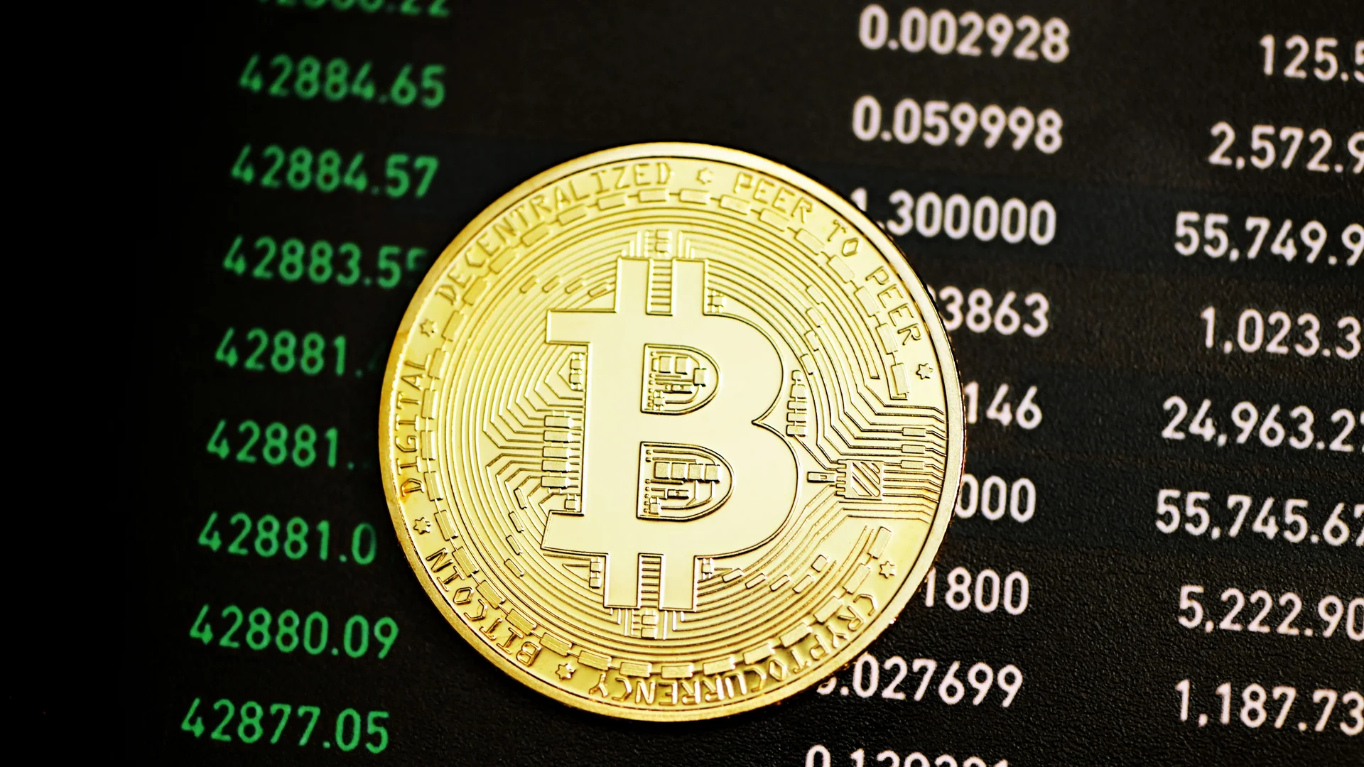 Malaysia Seizes 75,000+ Crypto Rigs in Power Theft Raids