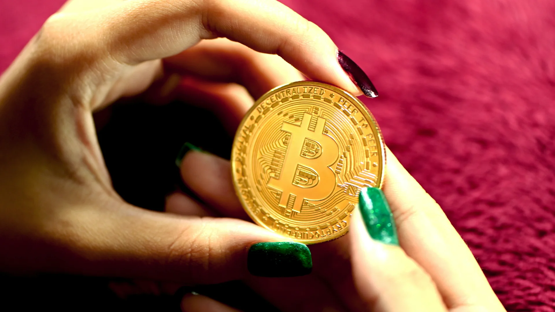 Santiment Bitcoin whale accumulation 40,967 BTC illustration for Bitcoin Whales Flip Long on Hyperliquid as ETF Inflows Hit $2.1B