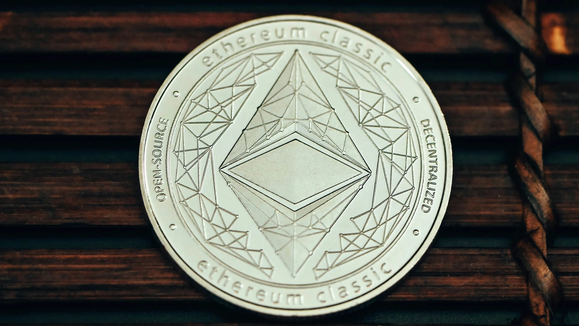 Canton Network illustration for HSBC, Lloyds, JPMorgan Push Tokenized Deposits on Canton Network