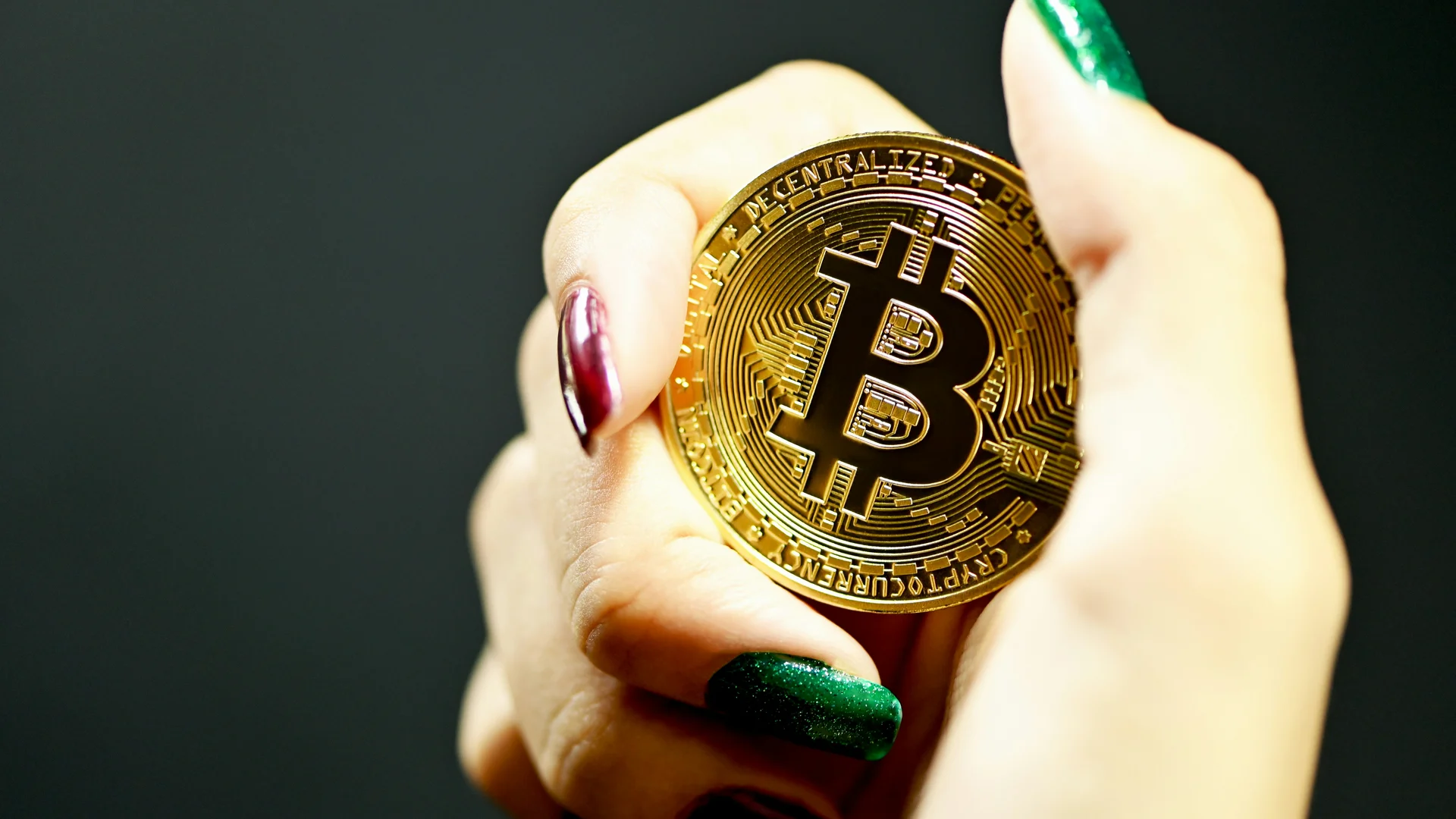 Gold's Century Losing Streak as Bitcoin Surges